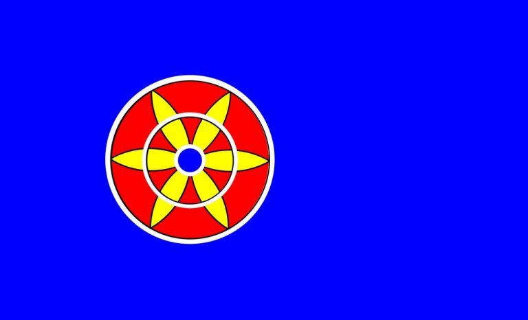 kvenfolkets flagg. En rød sirkel med en gul blomst på blå bakgrunn.