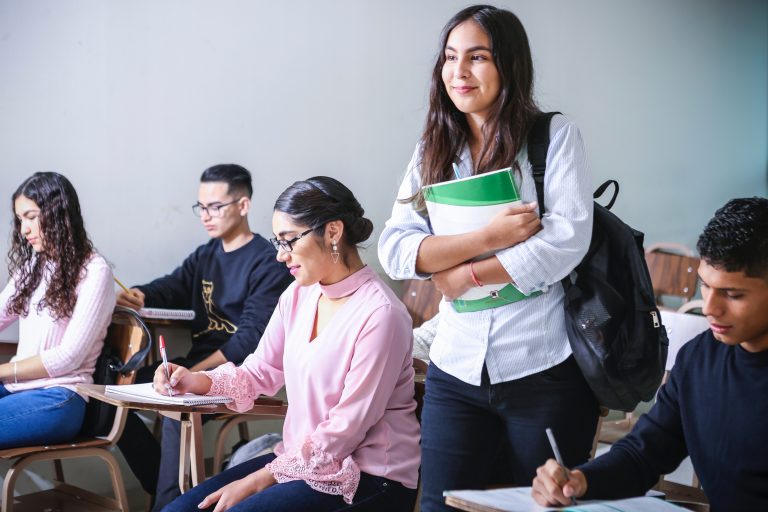 Foto av studenter i undervisningsrom