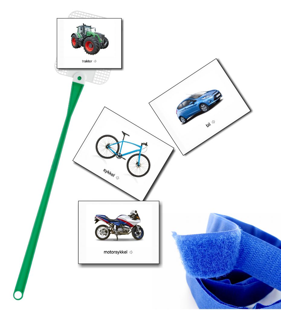 Foto av en fluesmekker med et bildekort festet på. Det er bilde av en traktor på kortet. Ved siden av fluesmekkeren er tre kort med bilde av en sykkel, en bil og en motorsykkel. I hjørnet ligger en blå borrelås.