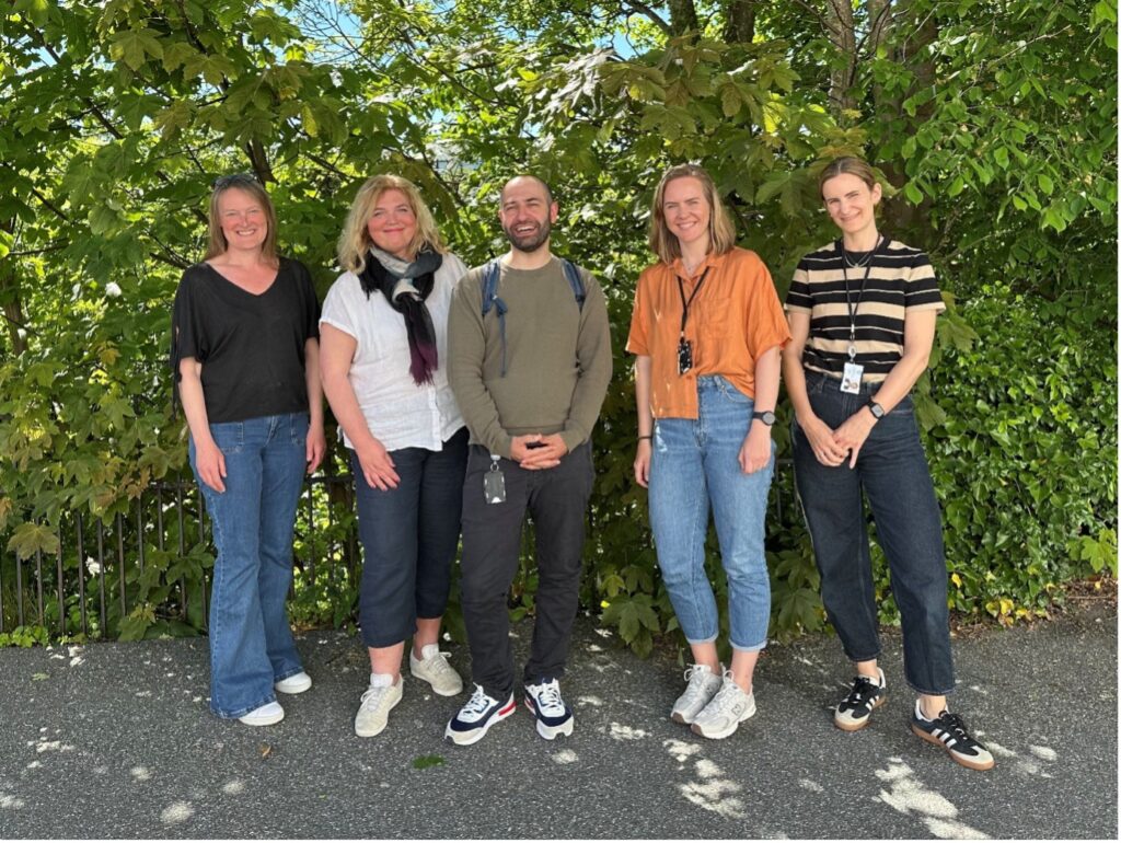 Foto av Hilde, Trude, Arman, Carina og Marianne
